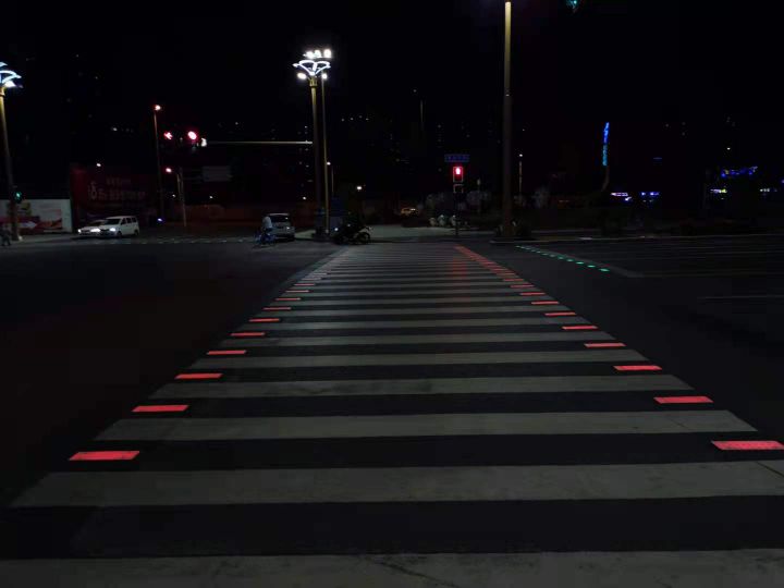 智慧斑馬線-效果 智慧斑馬線-效果